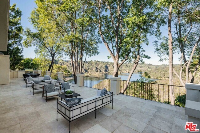 Building Photo - 1900 Bel Air Rd