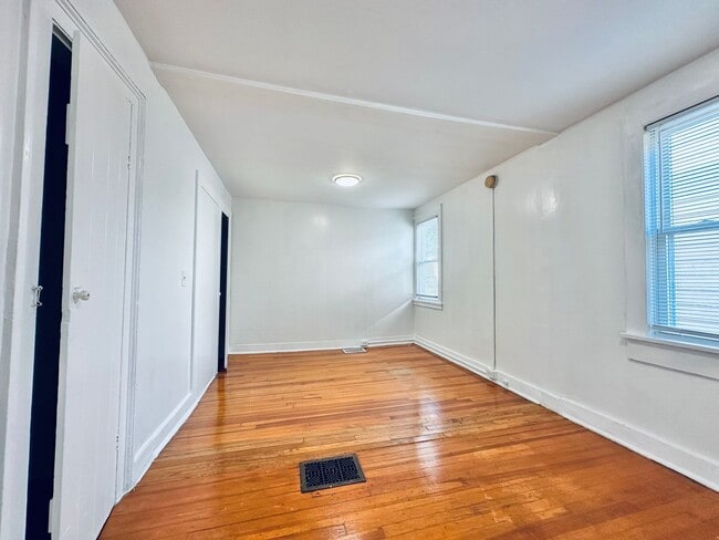 Building Photo - 175 Bradley St