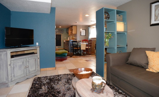 Building Photo - 1015 Forest Ave