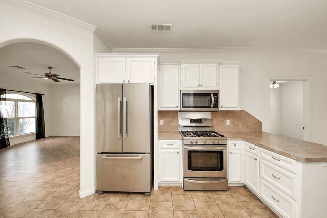 Building Photo - 228 Greenleaf St