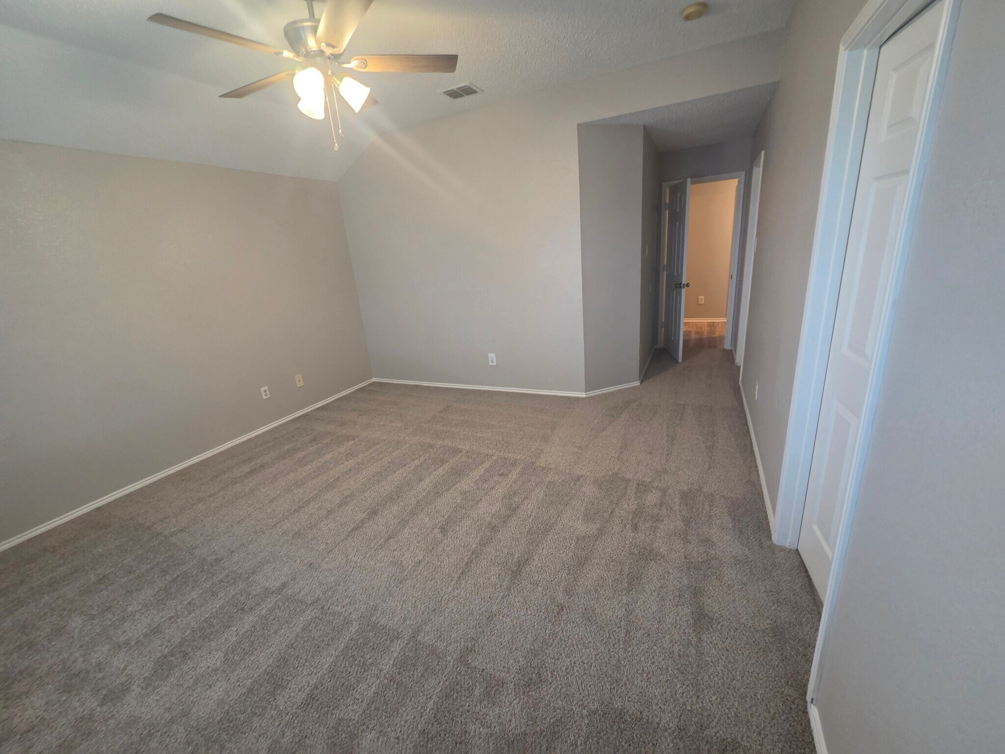 Building Photo - 3304 Sparta Dr