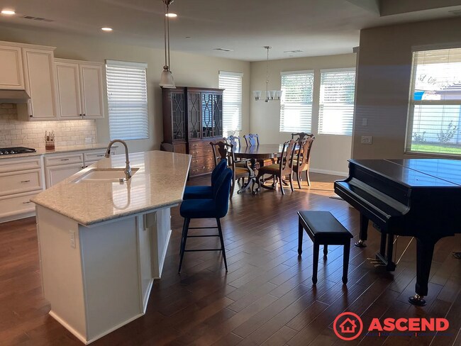 Building Photo - Beautiful 3 Bed, 2.5 Bath HOA Home with Fireplace & Modern Amenities