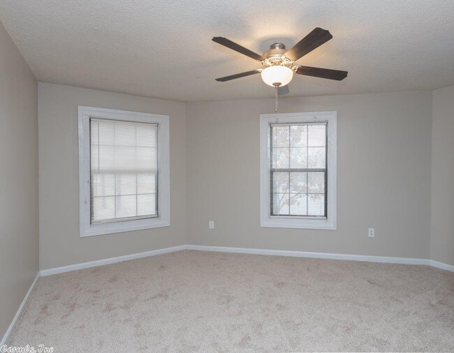Building Photo - 8815 Woodbine Dr