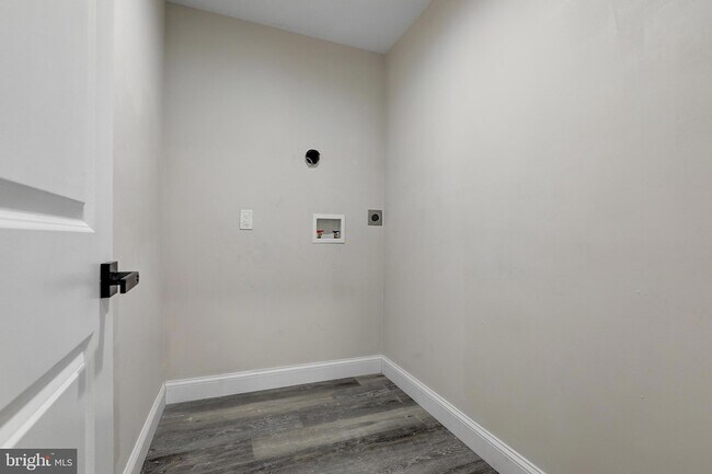 Building Photo - 505 McCabe Ave