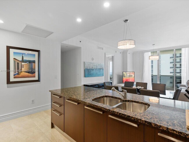 Building Photo - 15901 Collins Ave