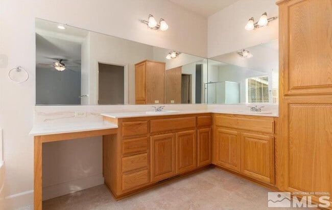 Building Photo - 971 Iris Ln