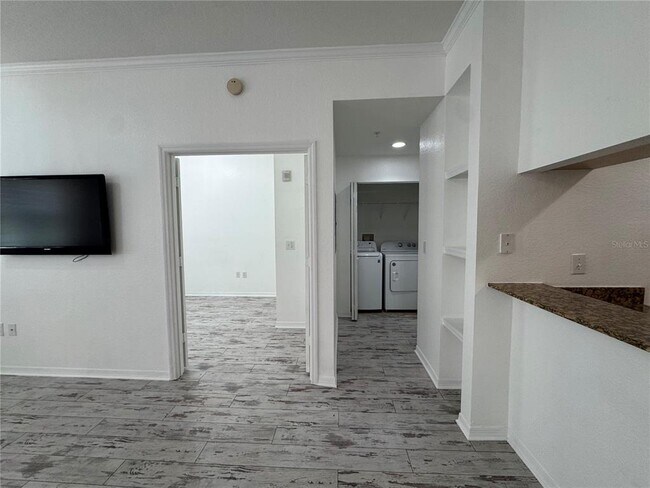 Building Photo - 1064 N Tamiami Trl