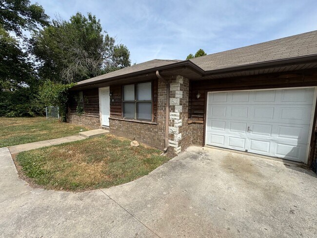 Primary Photo - recently updated 2 bed 1 bath with garage ...