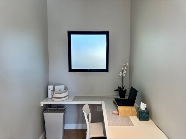 Building Photo - 1910 Raymond Ln