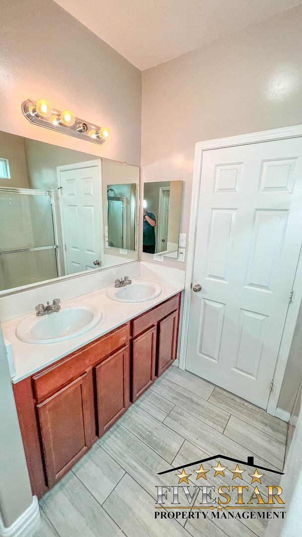 Building Photo - 5509 Baja Dr