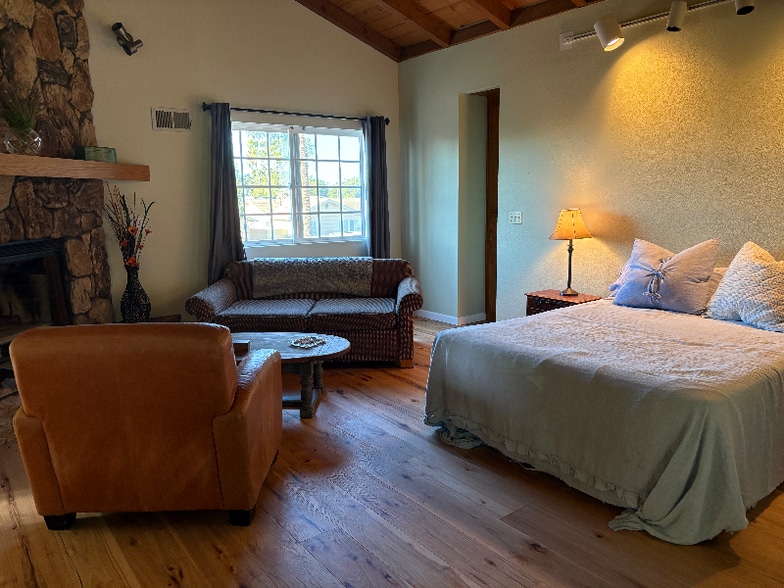 Building Photo - 4061 Taos Dr