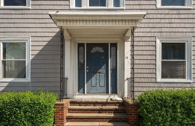 Building Photo - 14 Forest Ave