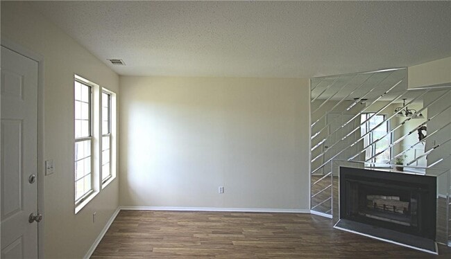 Building Photo - 2507 Whispering Hills Dr