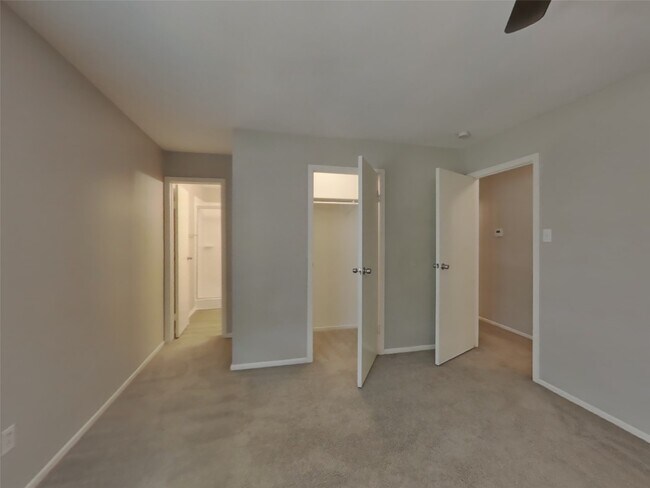 Building Photo - 2007 Smoke Rock Dr