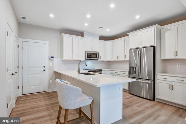 Building Photo - 13653 Innovation Station Lp