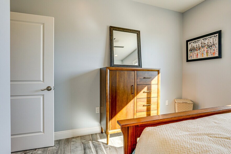 Building Photo - 6600 Thousand Oaks Dr