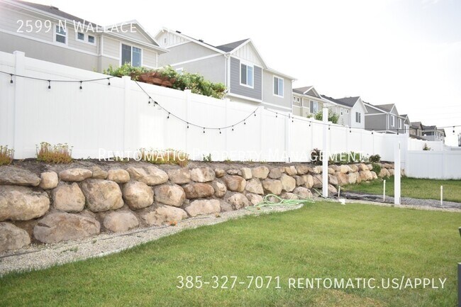 Building Photo - 2599 N Wallace Way