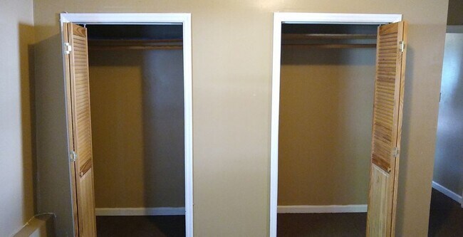 Building Photo - 107-109 E 17th St