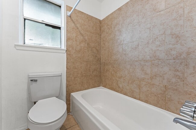 Building Photo - 1502 Ashmore Dr