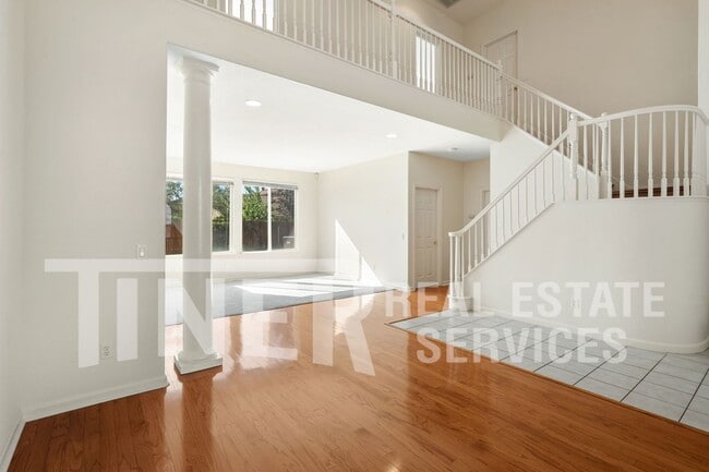 Building Photo - 9808 Spring View Way