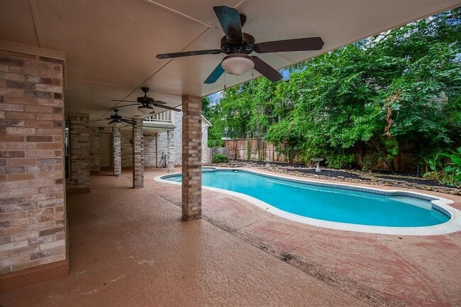 Building Photo - 807 Herdsman Dr