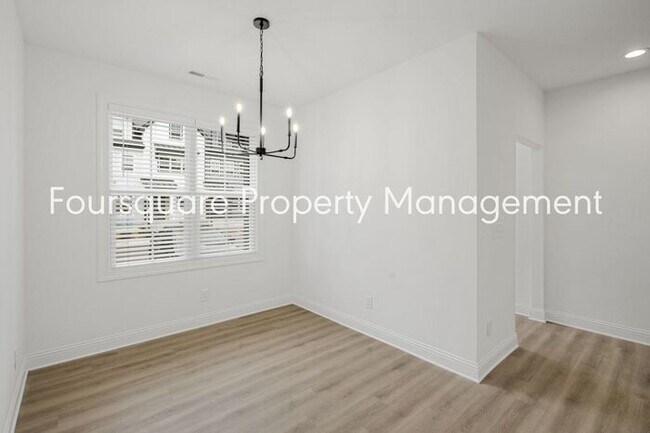 Building Photo - Modern 4-Bed / 3.5-Bath Townhome with Main Level Hard-Surface Floors , Back Patio – Easy Access t...