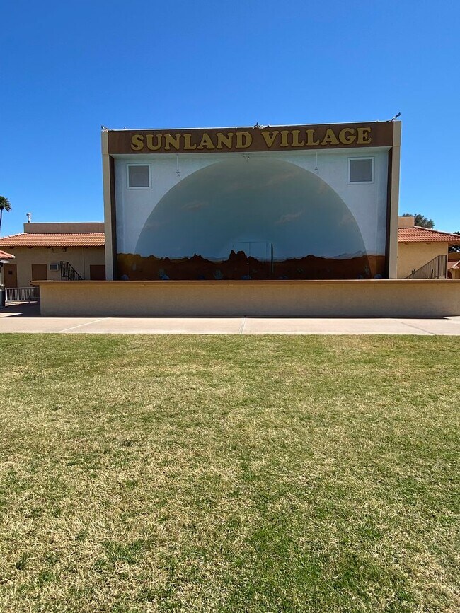 Building Photo - Beautifully Updated  2 Bed - 2 Bath Home in 55 Plus Community in Sunland Village - Mesa, AZ