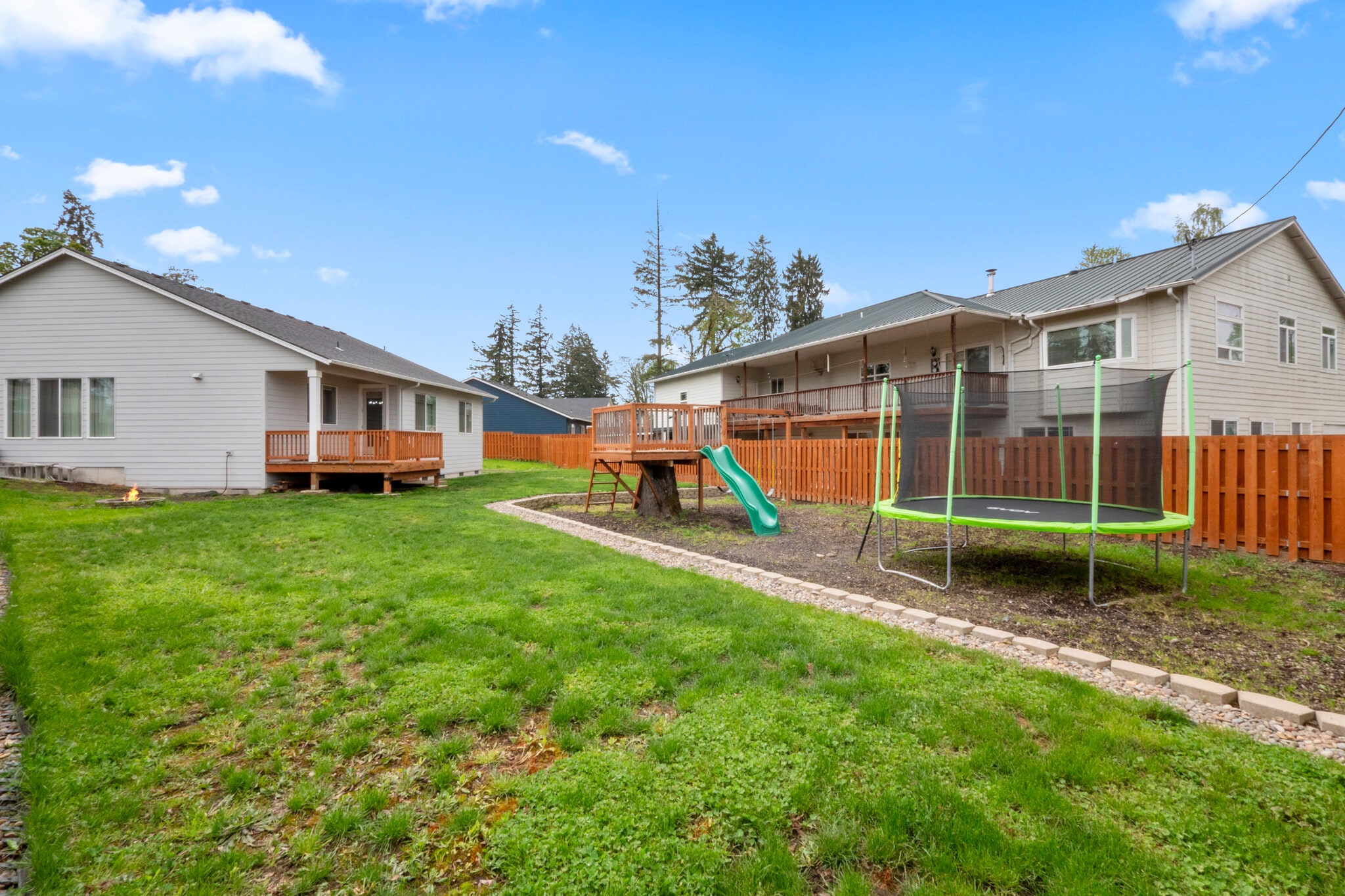 Building Photo - 5175 Parkway Dr NE