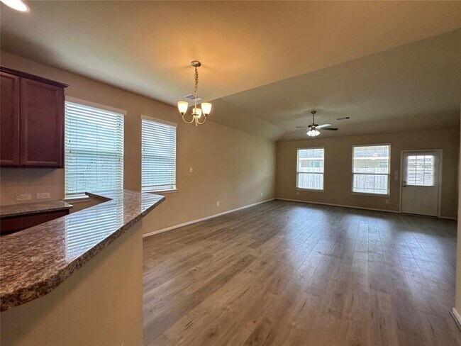 Building Photo - 15610 Whisper Woods Dr
