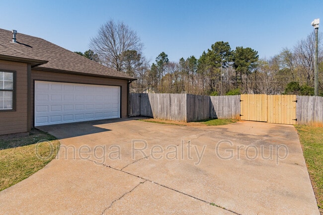 Building Photo - 118 Cedar Bend Dr