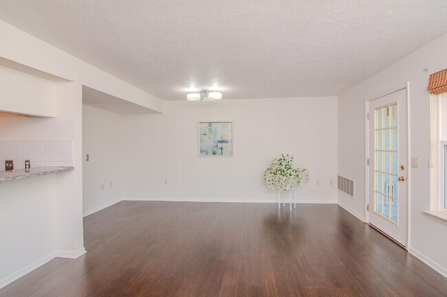 Building Photo - 1704 Weatherstone Dr