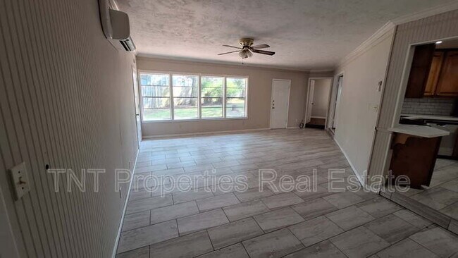 Building Photo - 201 Elm Ave