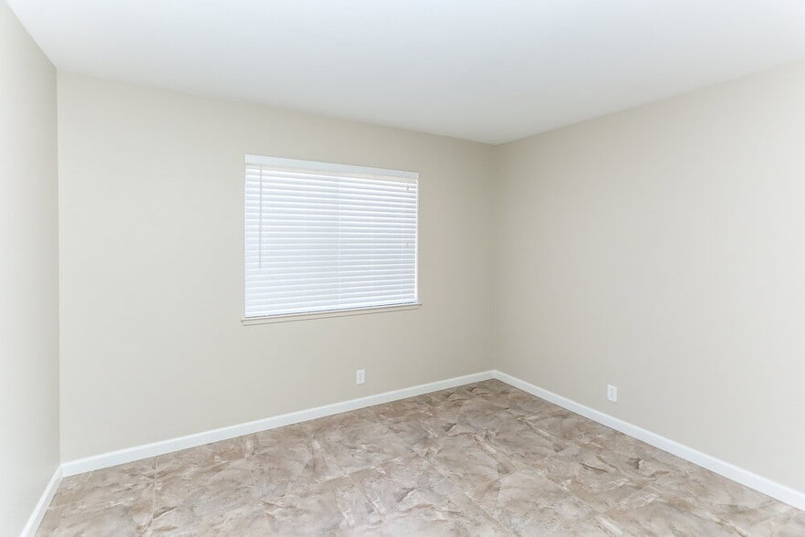 Building Photo - 4401 La Reina Cir