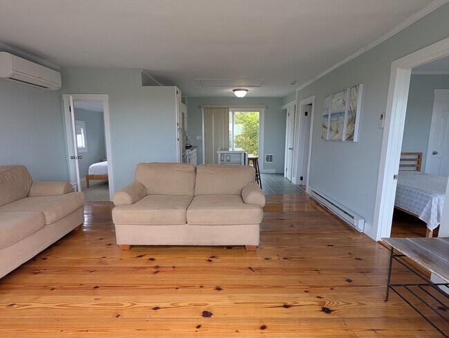 Building Photo - 44 Old Point Rd