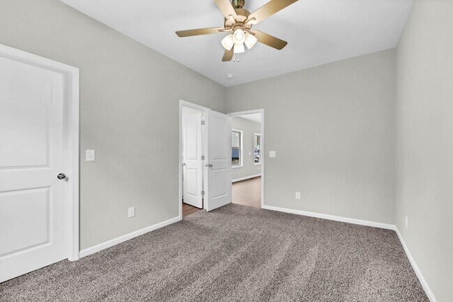 Building Photo - 420 S 2nd St