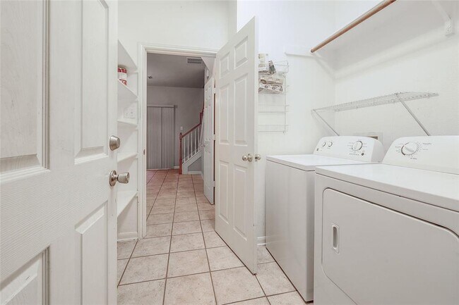 Building Photo - 6036 Mesa Verde Cir