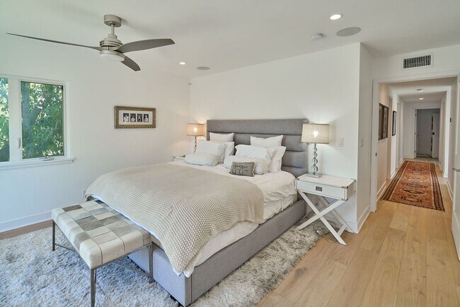 Building Photo - Summer in Style - Available for June! | Furnished 4BD Coronado Home