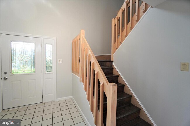 Building Photo - 104 Hidden Creek Dr