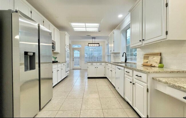 Building Photo - 8 Greentwig Pl