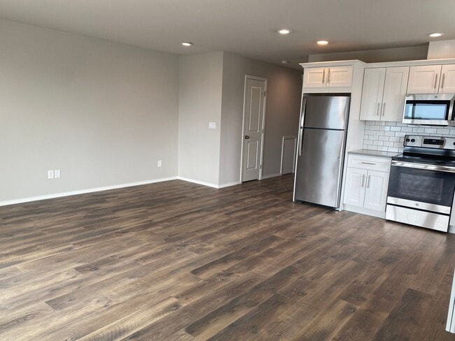 Building Photo - 51 Phoebe Ln