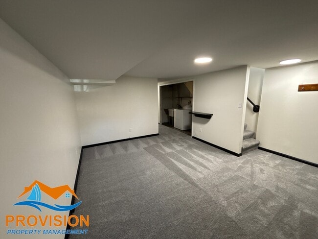 Building Photo - 1925 Jasmine Rd