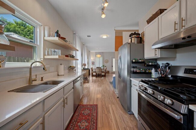 Building Photo - 4603 Ribbecke Ave