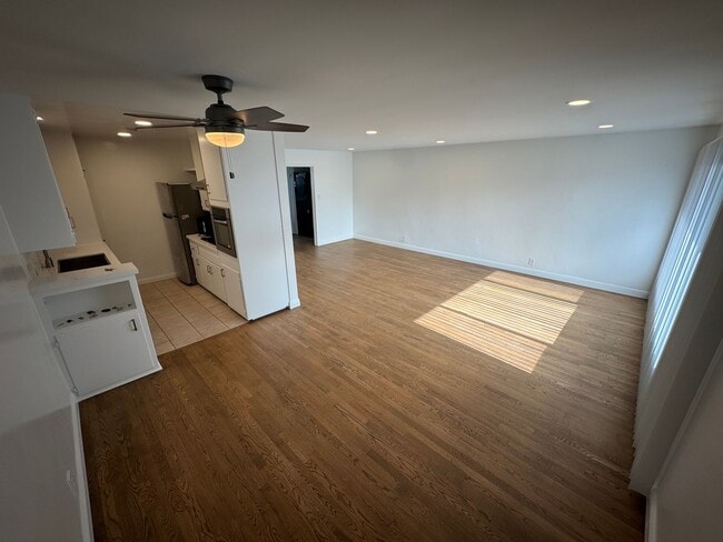 Building Photo - Spacious 1 Bedroom | 1 Bath – Long Beach