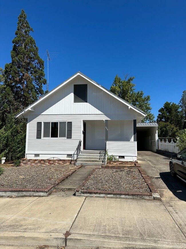 Building Photo - Roseburg 2 bedroom 2 bath home