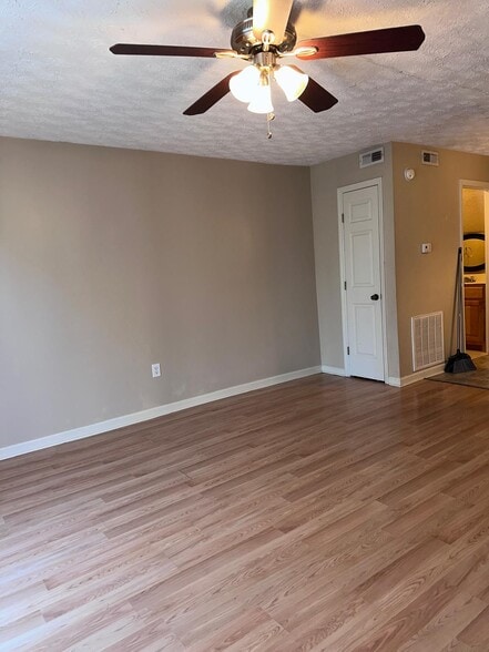 Building Photo - 409 Claymar Dr