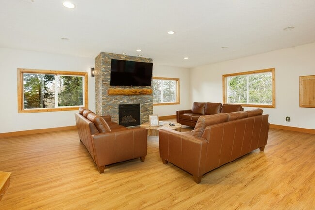 Building Photo - 390 Matterhorn Dr