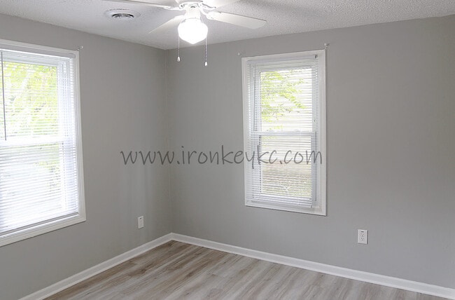 Building Photo - 5231 N Merrimac Ave