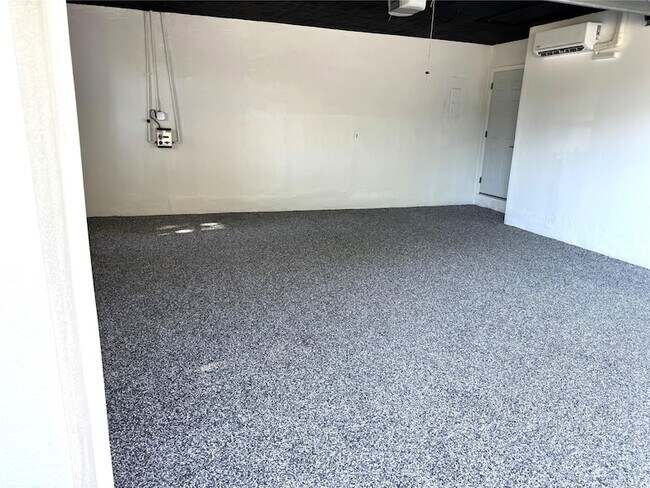 Building Photo - 505 SE 28th Ave