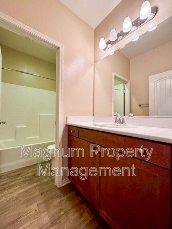 Building Photo - 34726 Yellow Root Ct