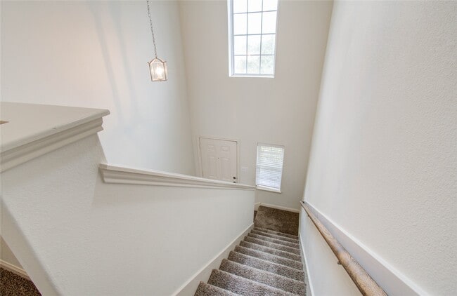 Building Photo - 8218 Hall View Dr